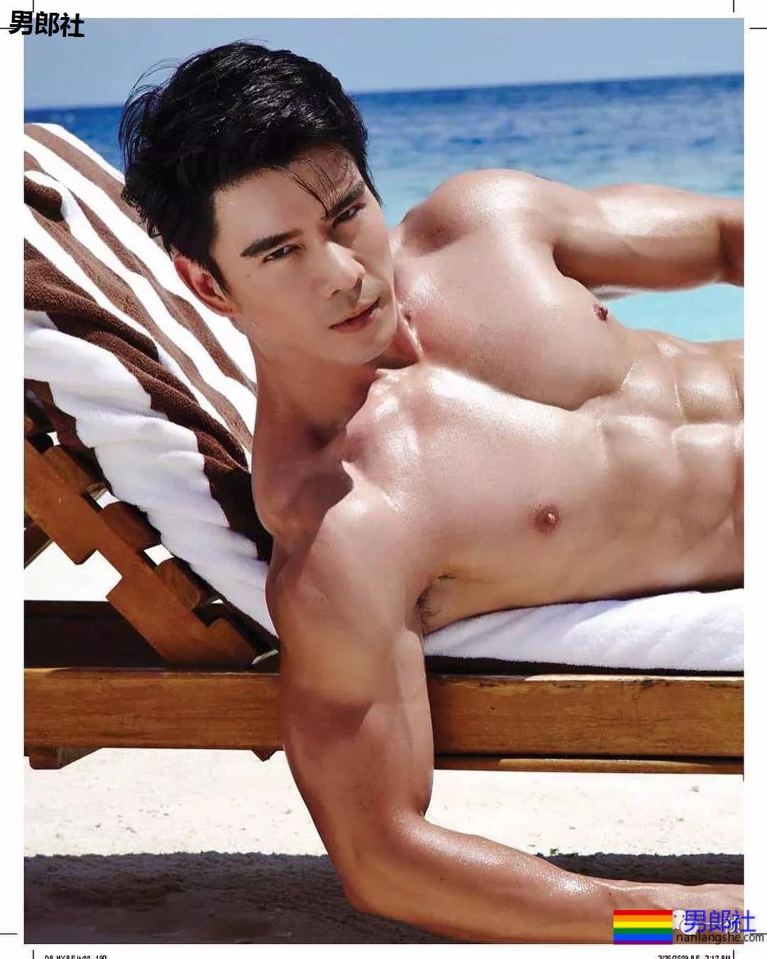 斯文西装 俬下却藏着猛攻的大伟岸 - 51虹马