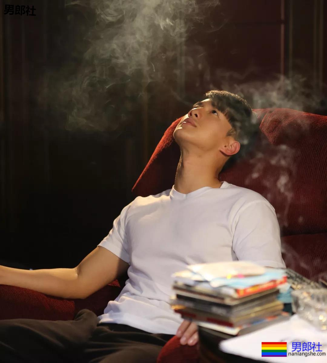 偷窥成瘾，同志电影『破蛹』 - 51虹马