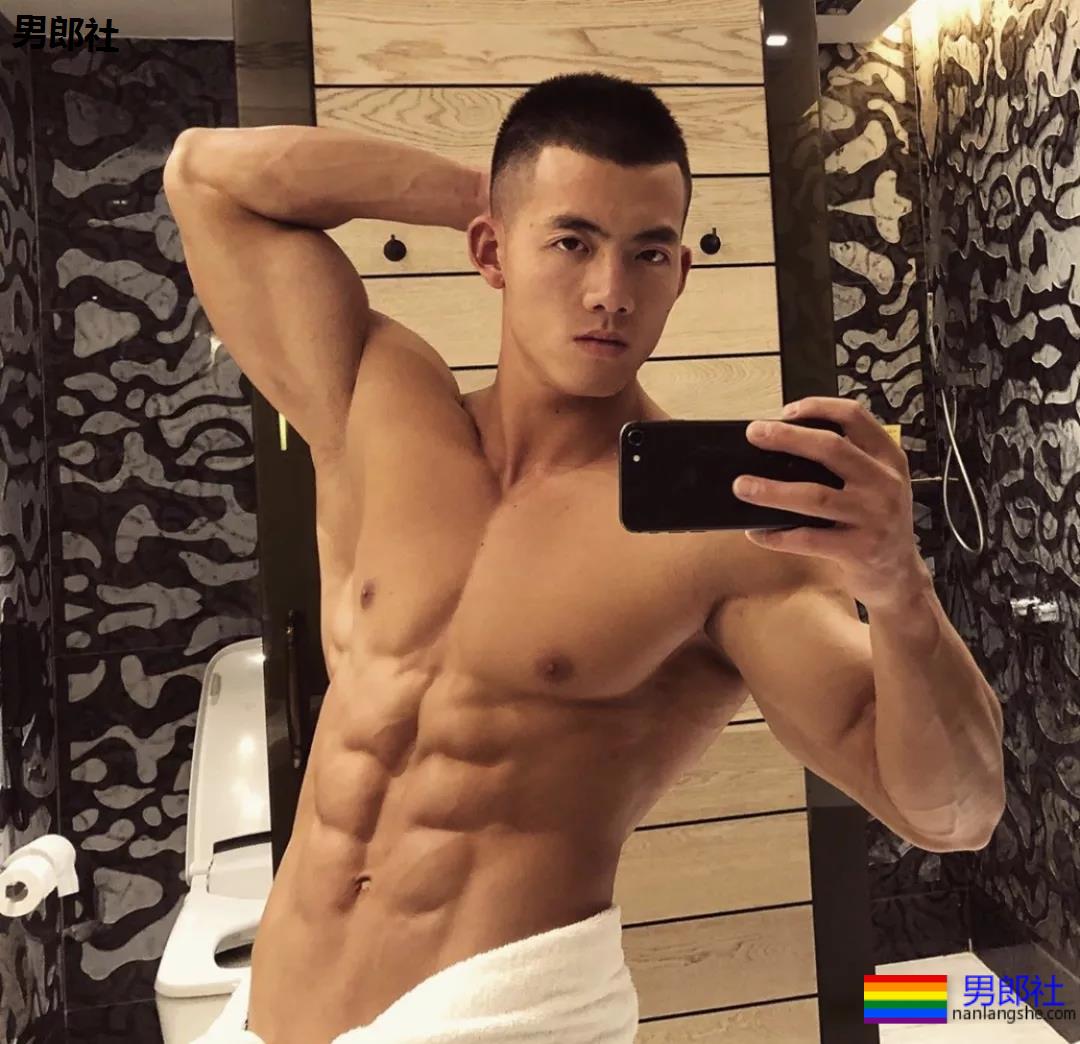 00后小哥哥，这筋肉实力藏不住了！-51虹马