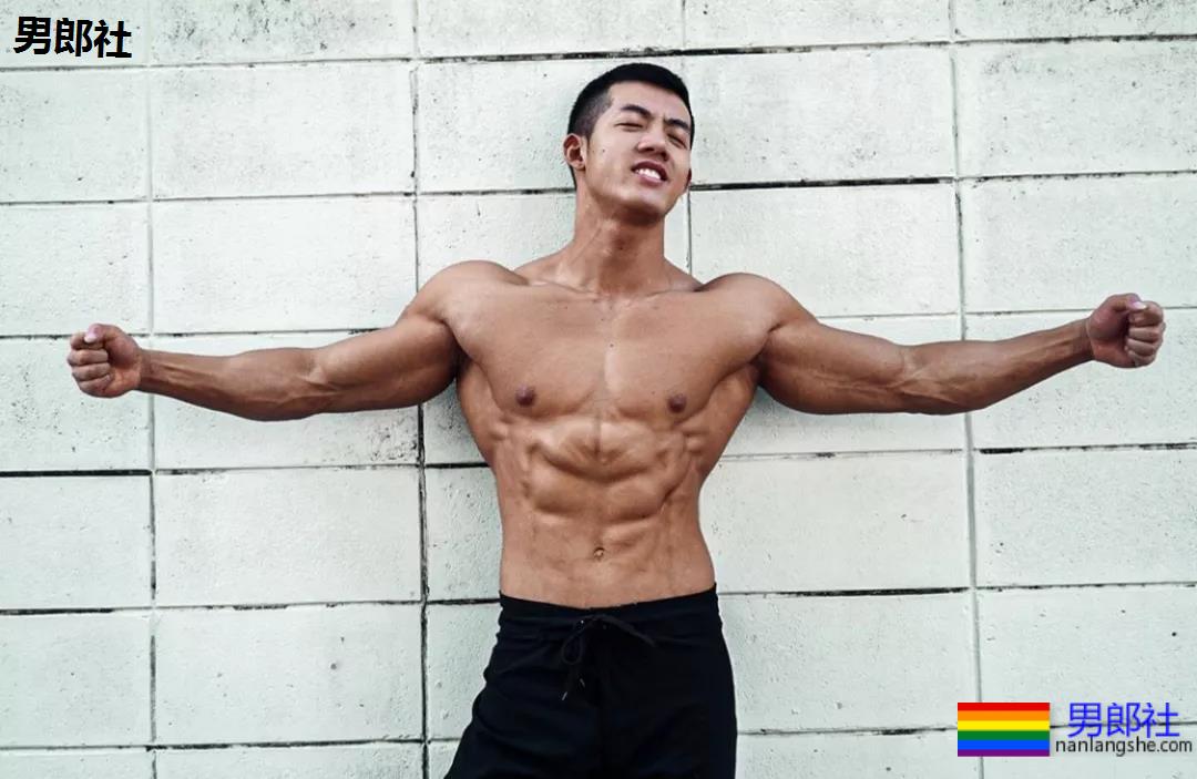 00后小哥哥，这筋肉实力藏不住了！ - 51虹马