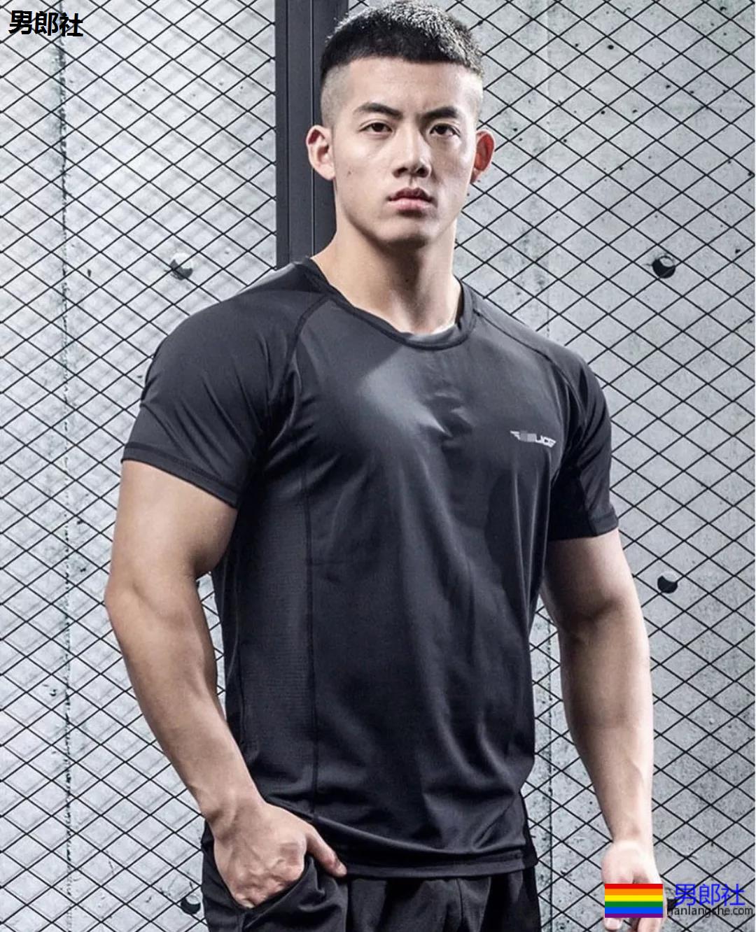 00后小哥哥，这筋肉实力藏不住了！ - 51虹马