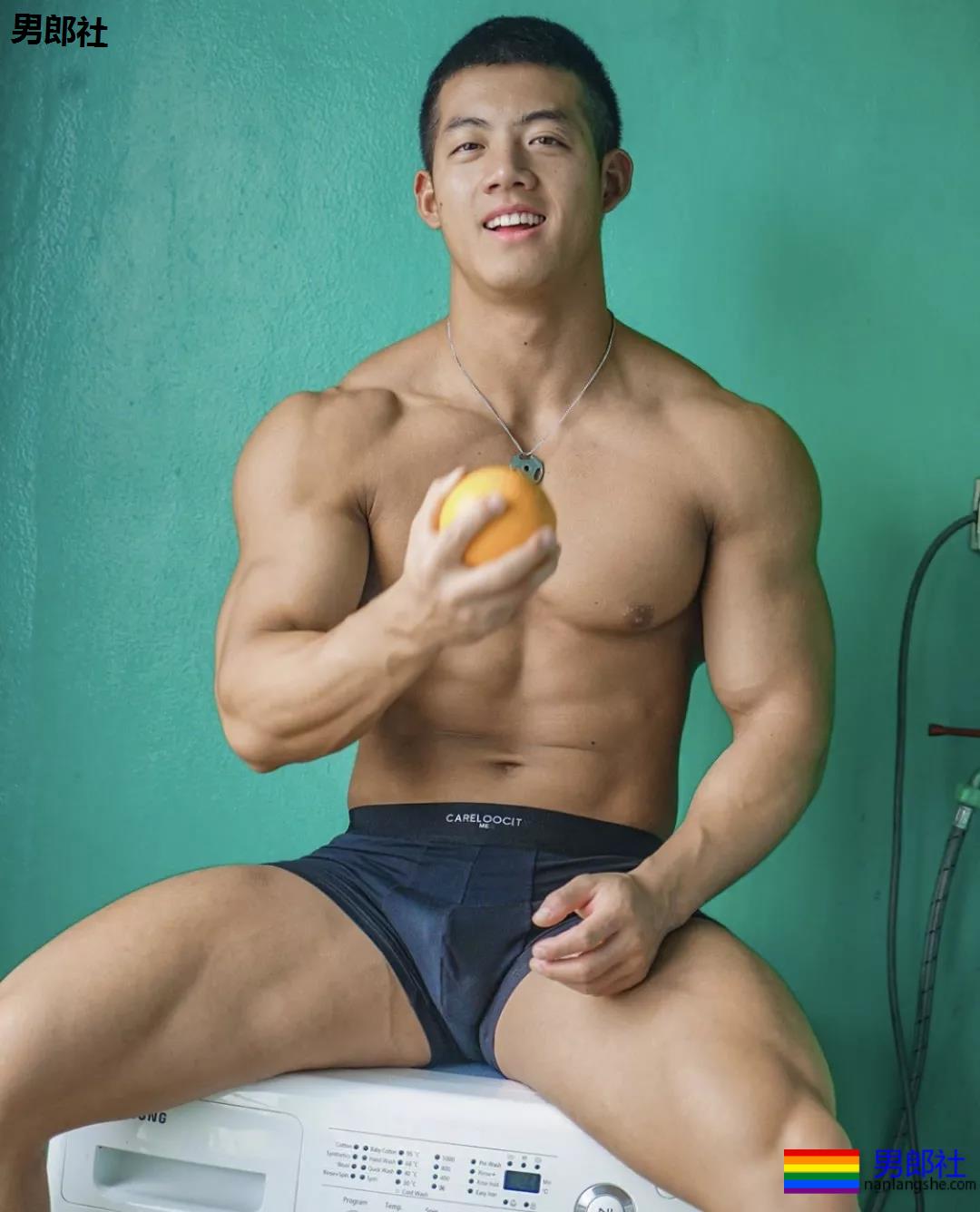 00后小哥哥，这筋肉实力藏不住了！ - 51虹马