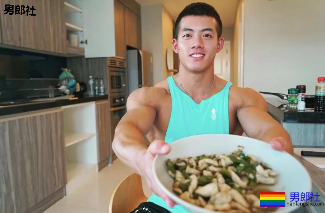 00后小哥哥，这筋肉实力藏不住了！ - 51虹马