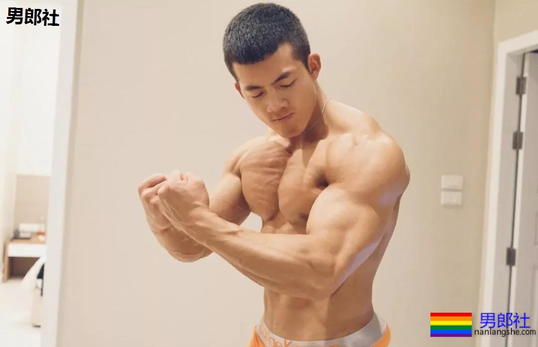 00后小哥哥，这筋肉实力藏不住了！ - 51虹马