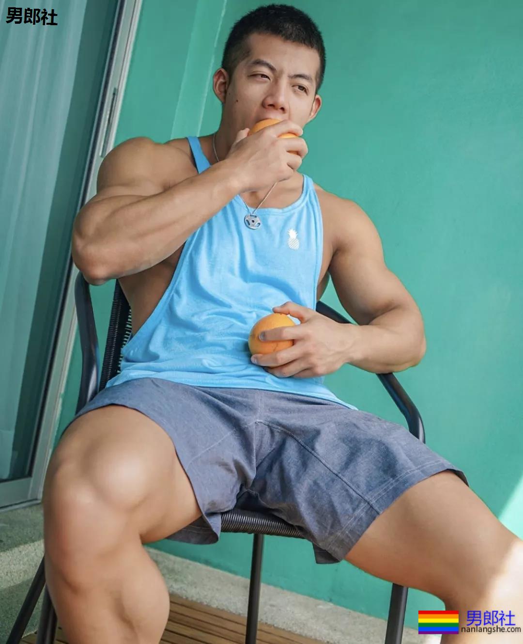 00后小哥哥，这筋肉实力藏不住了！ - 51虹马