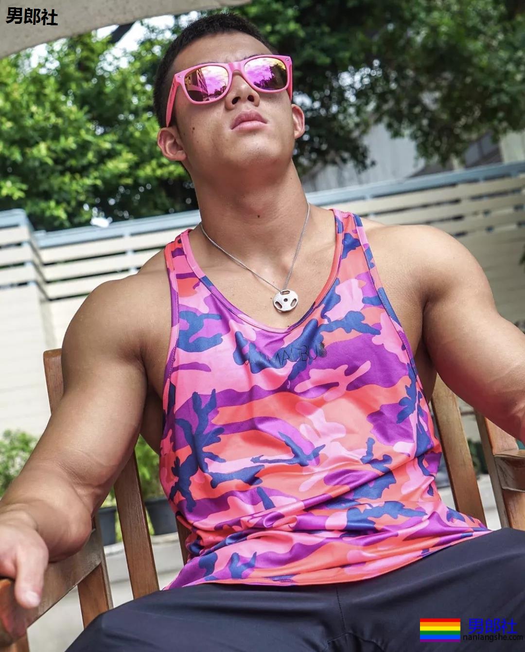 00后小哥哥，这筋肉实力藏不住了！ - 51虹马