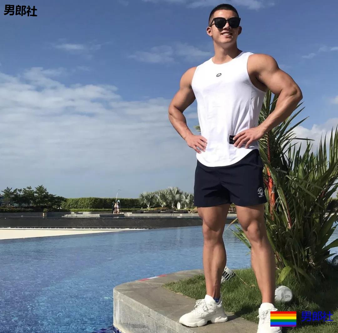 00后小哥哥，这筋肉实力藏不住了！ - 51虹马