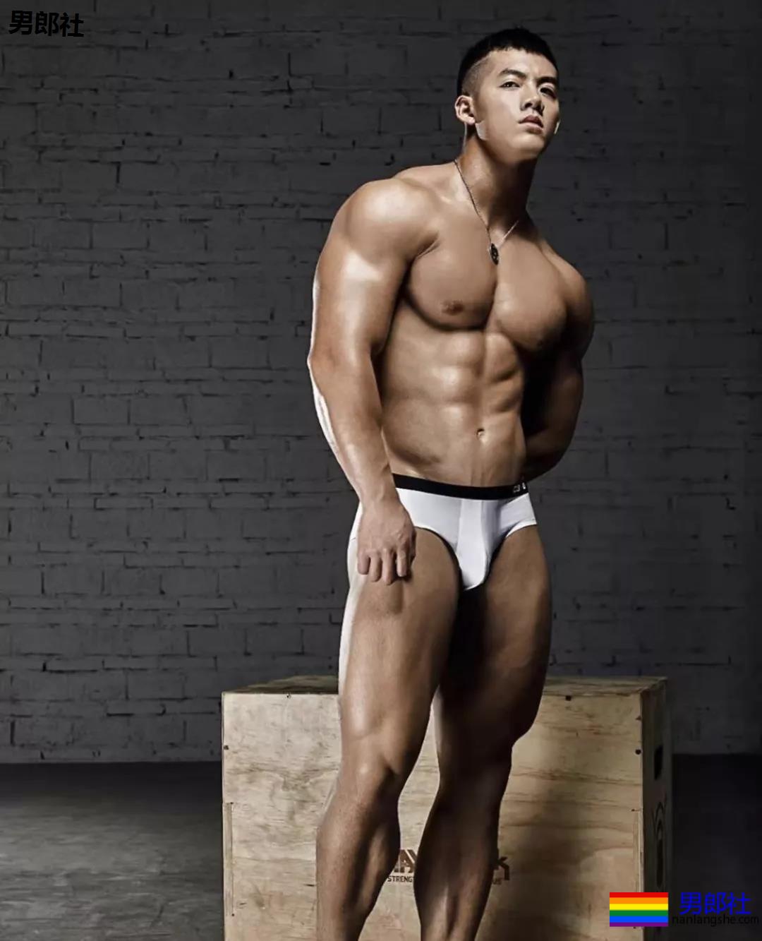 00后小哥哥，这筋肉实力藏不住了！ - 51虹马