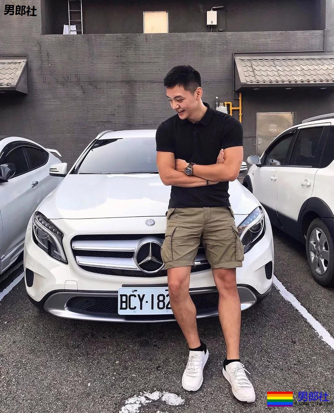 INS寸头大胸短裤直男体育生，白袜大长腿公狗腰太气色！ - 51虹马