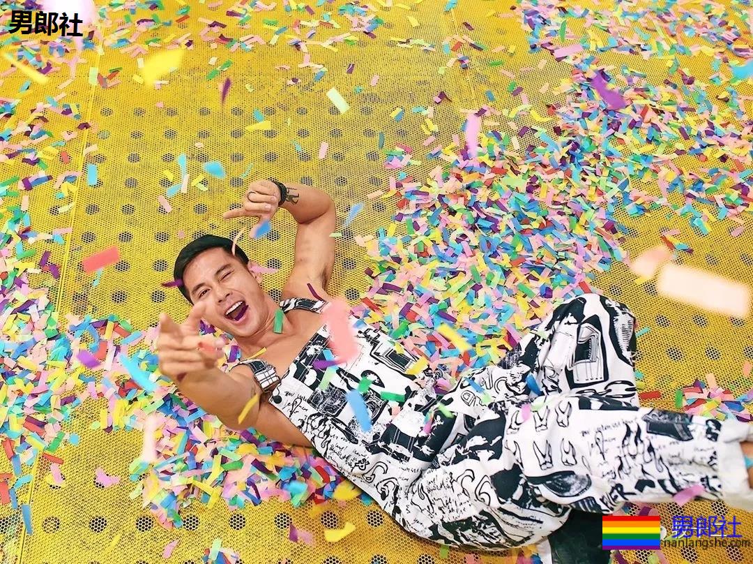 紧身裤的教练，感受一下他粗（壮）大（腿）！-51虹马