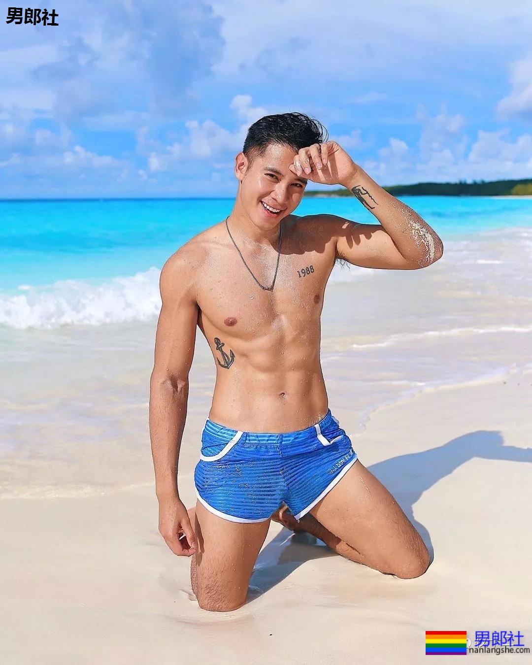 紧身裤的教练，感受一下他粗（壮）大（腿）！ - 51虹马