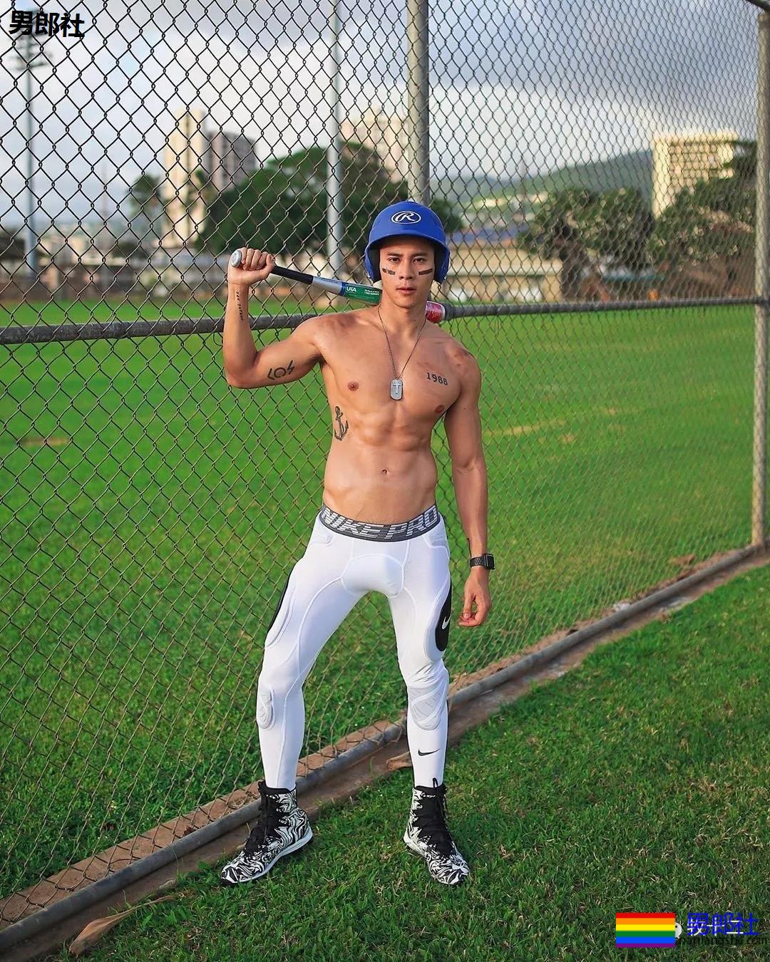 紧身裤的教练，感受一下他粗（壮）大（腿）！ - 51虹马