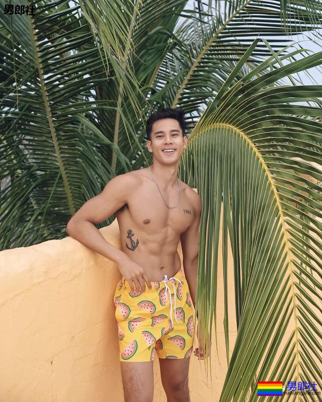 紧身裤的教练，感受一下他粗（壮）大（腿）！ - 51虹马