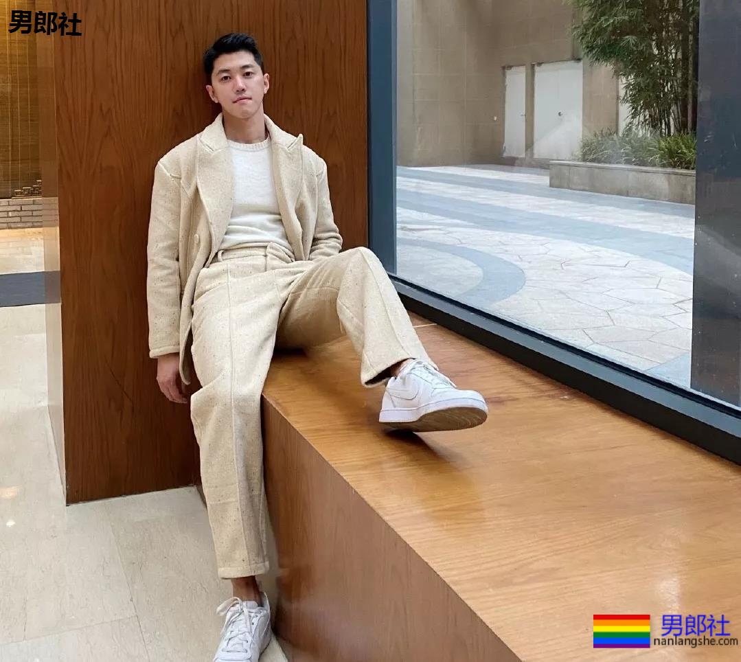 假期到了，肌肉小哥哥也连续上线 - 51虹马