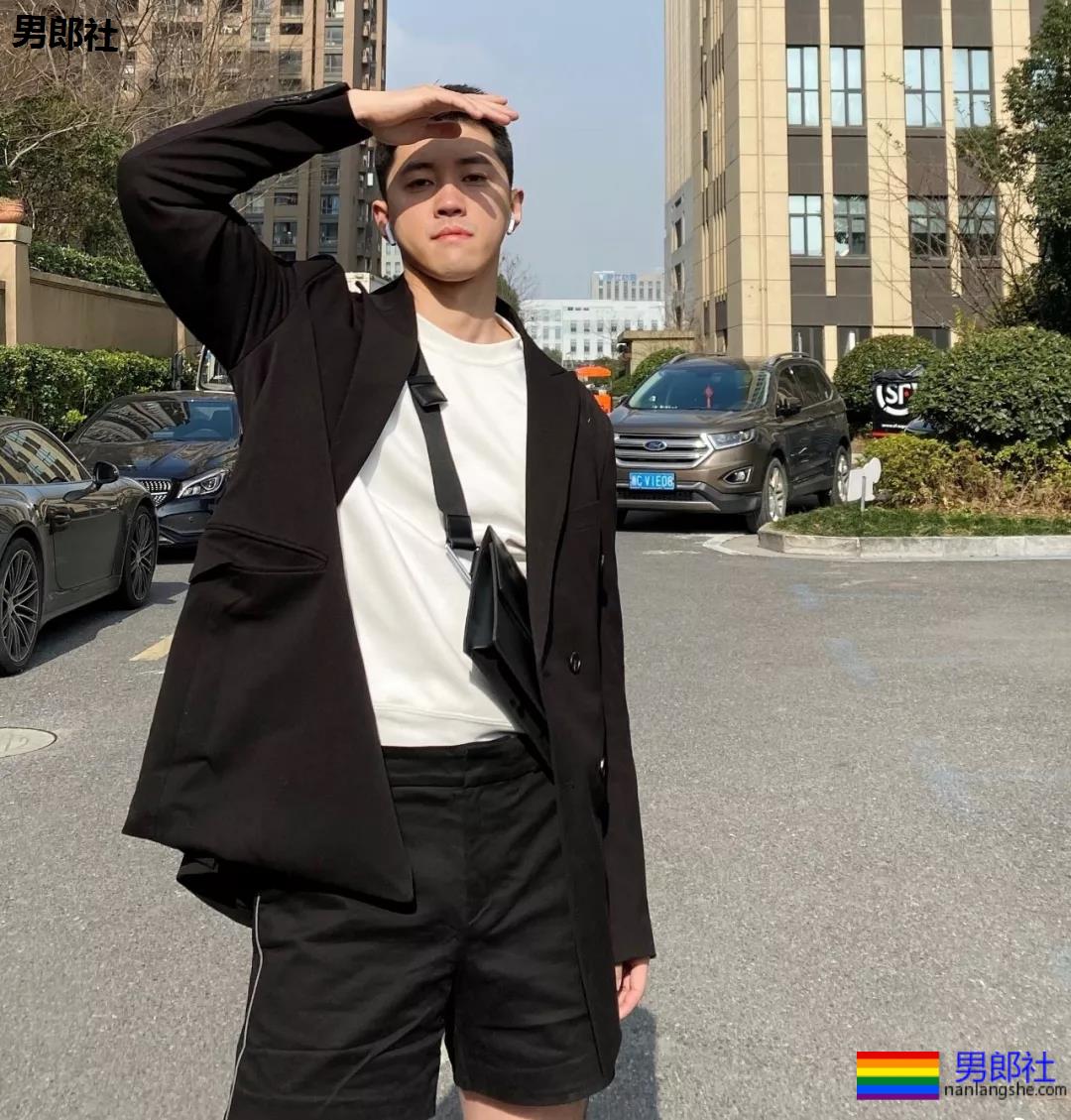 假期到了，肌肉小哥哥也连续上线 - 51虹马