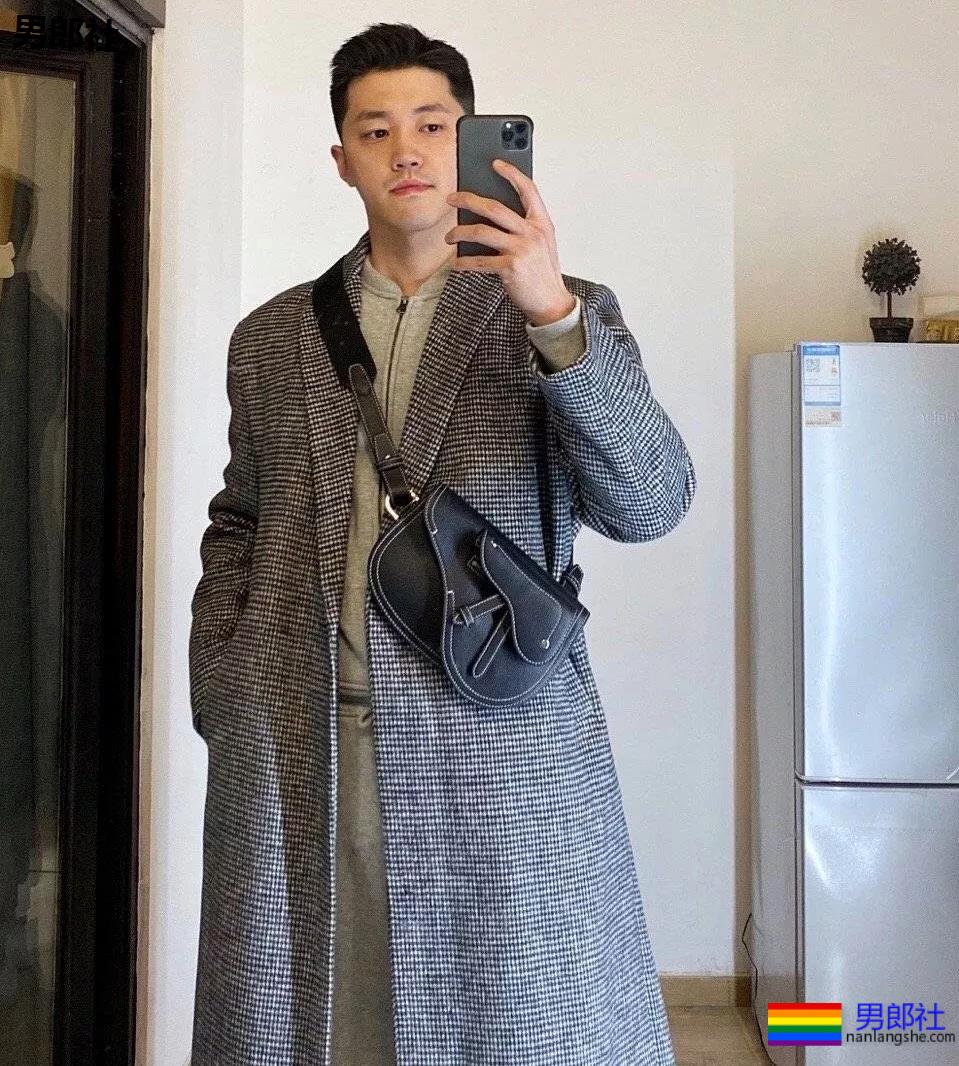 假期到了，肌肉小哥哥也连续上线 - 51虹马