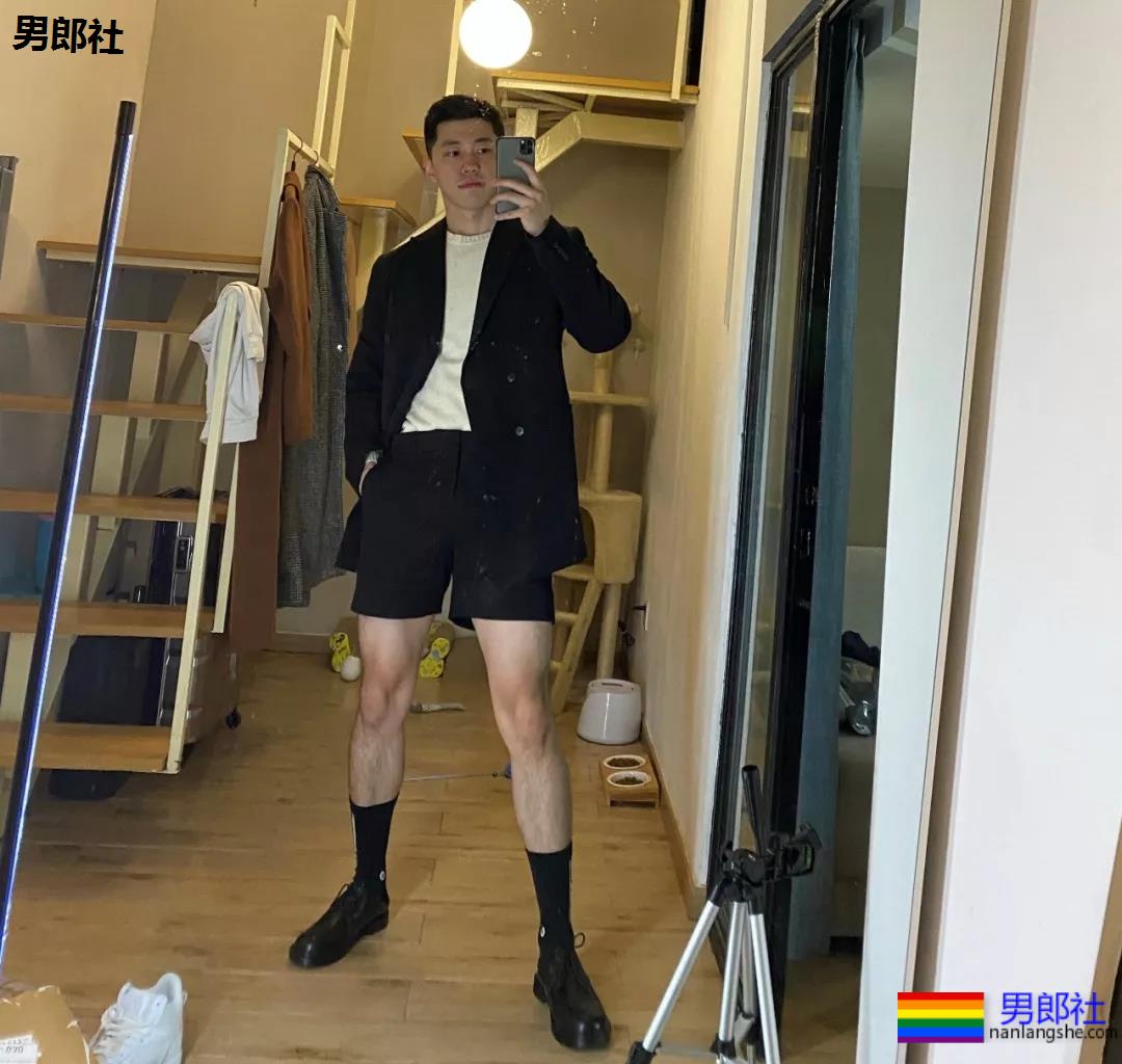 假期到了，肌肉小哥哥也连续上线 - 51虹马