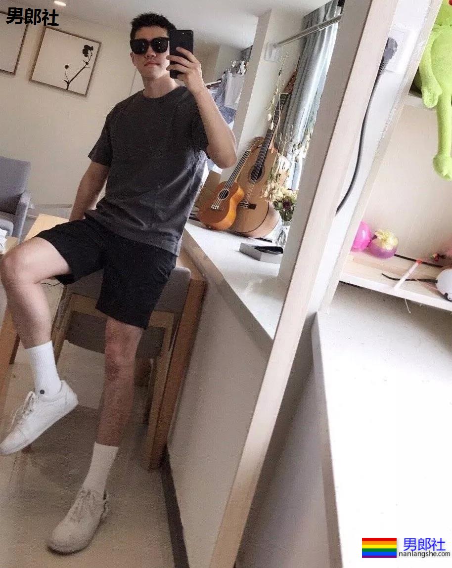 假期到了，肌肉小哥哥也连续上线 - 51虹马