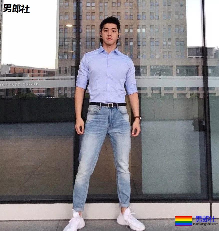 假期到了，肌肉小哥哥也连续上线 - 51虹马