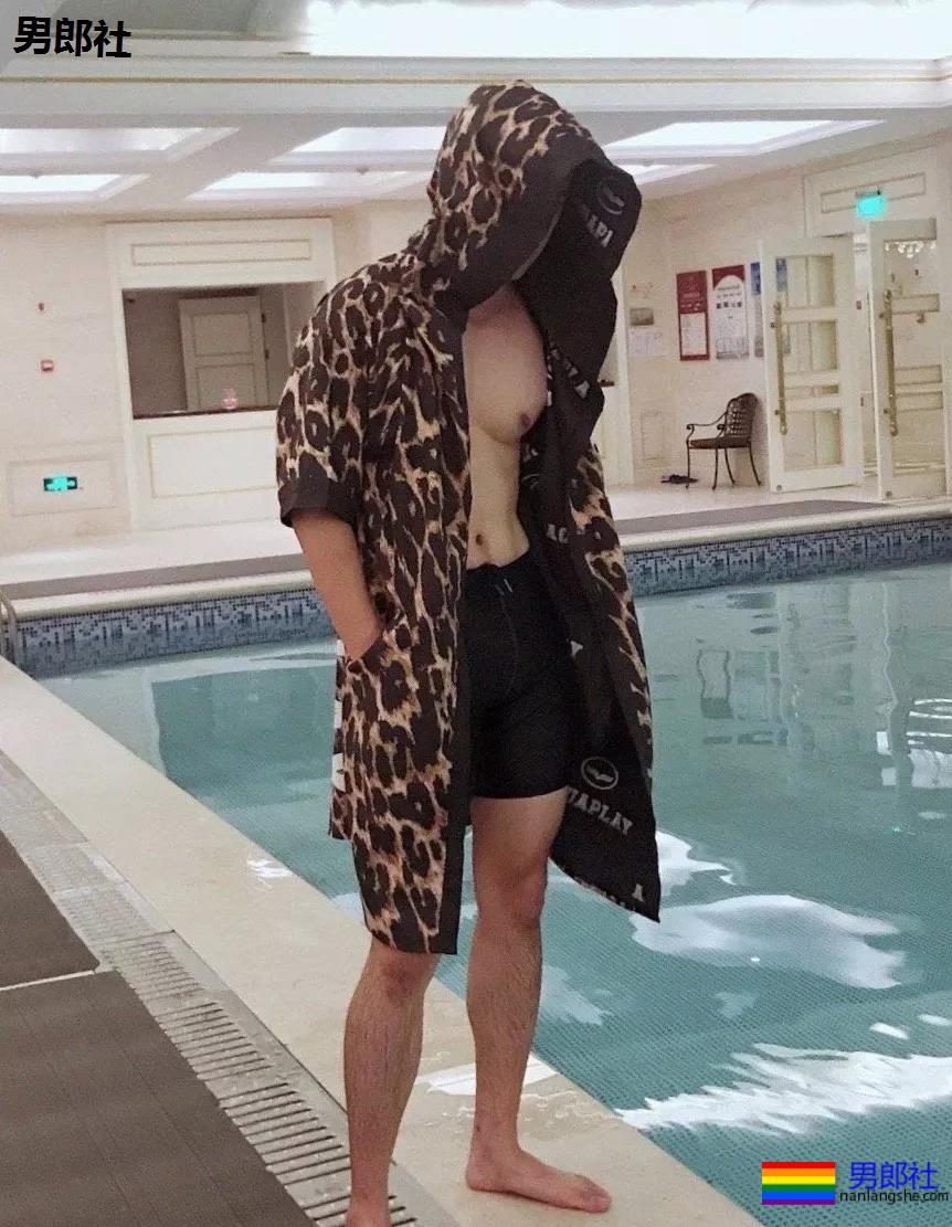 假期到了，肌肉小哥哥也连续上线 - 51虹马