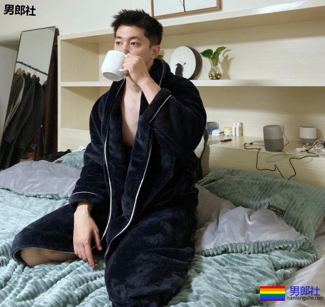 假期到了，肌肉小哥哥也连续上线 - 51虹马