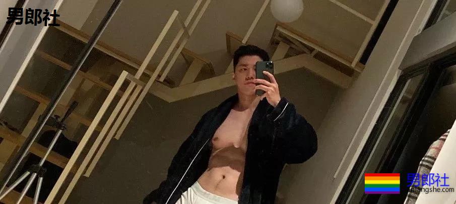 假期到了，肌肉小哥哥也连续上线 - 51虹马