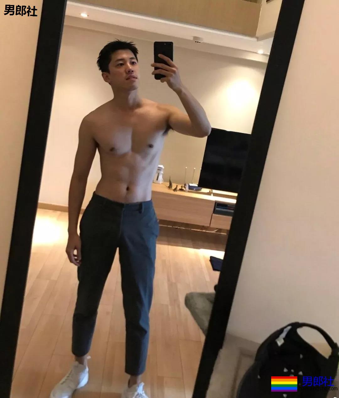 假期到了，肌肉小哥哥也连续上线 - 51虹马