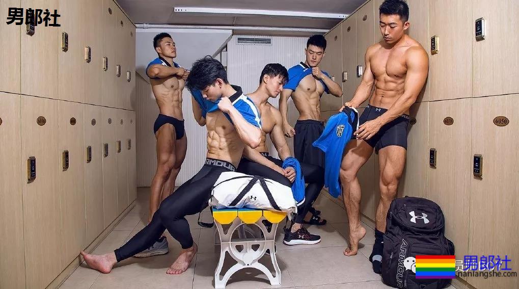 更衣室里换裤子的巨壮肌肉男，竟是芭蕾舞老师 - 51虹马