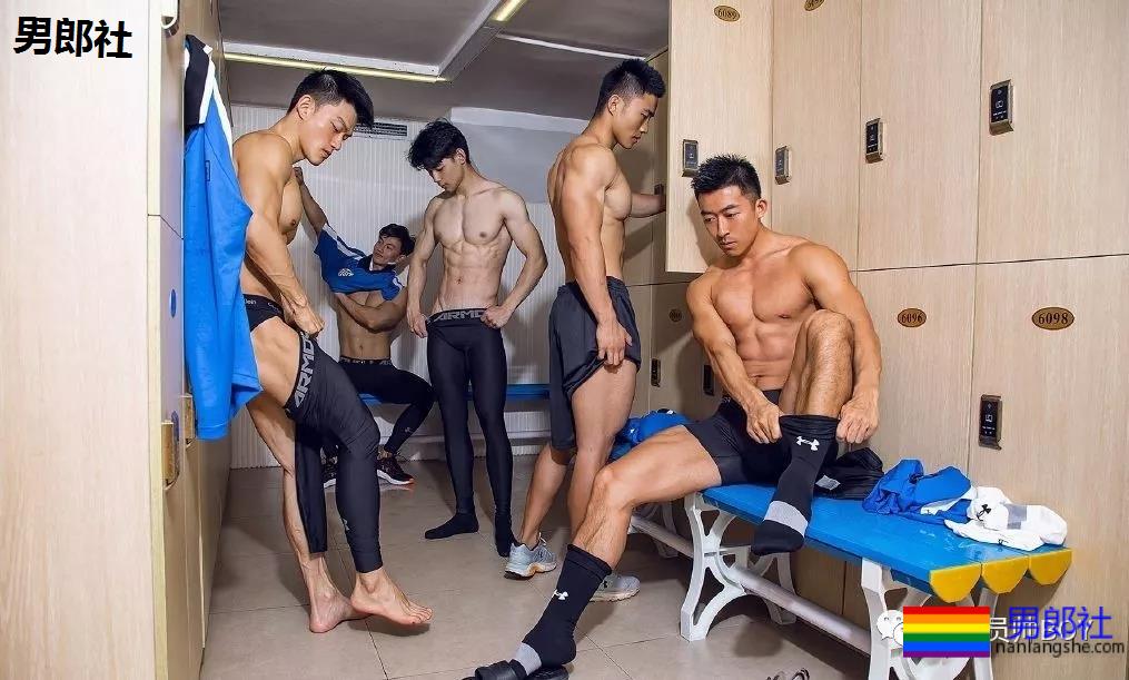 更衣室里换裤子的巨壮肌肉男，竟是芭蕾舞老师 - 51虹马