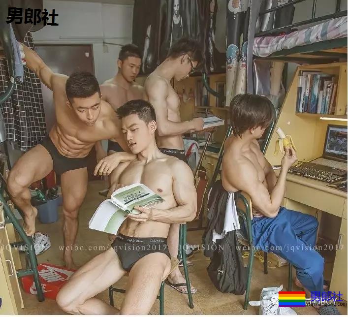 更衣室里换裤子的巨壮肌肉男，竟是芭蕾舞老师 - 51虹马