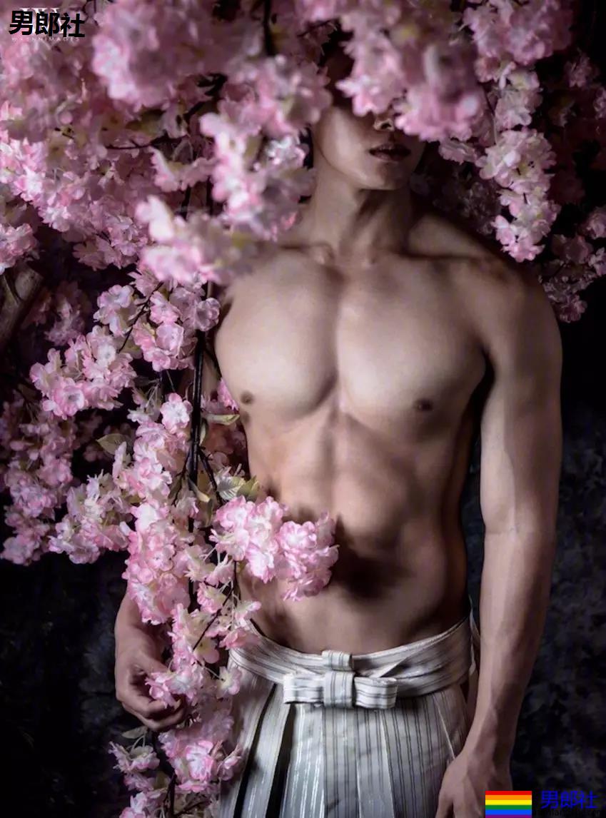 肌肉美男献上一组摄影作品 - 51虹马