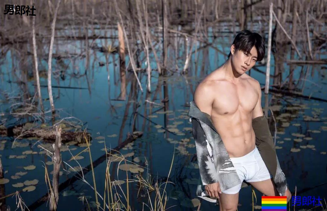 肌肉美男献上一组摄影作品 - 51虹马