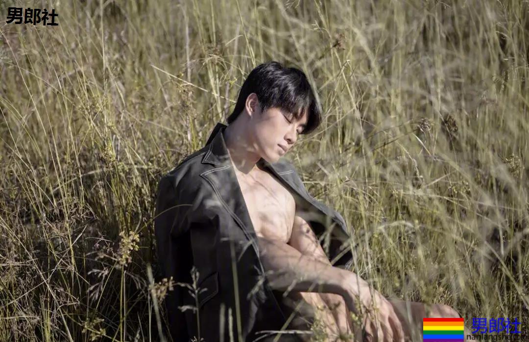 肌肉美男献上一组摄影作品 - 51虹马