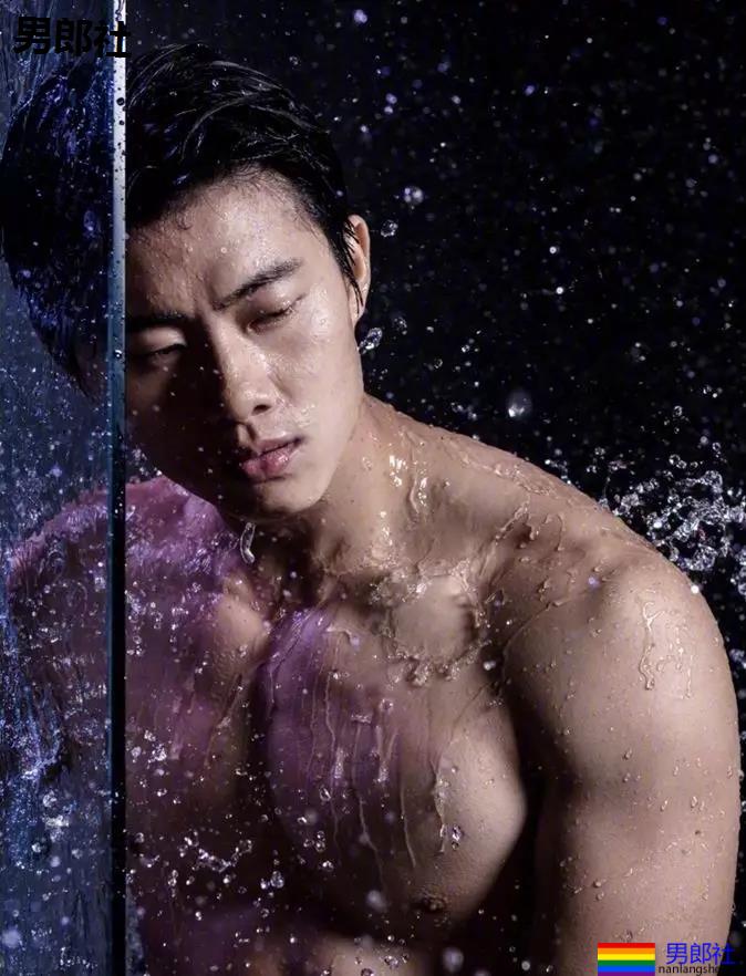 肌肉美男献上一组摄影作品 - 51虹马