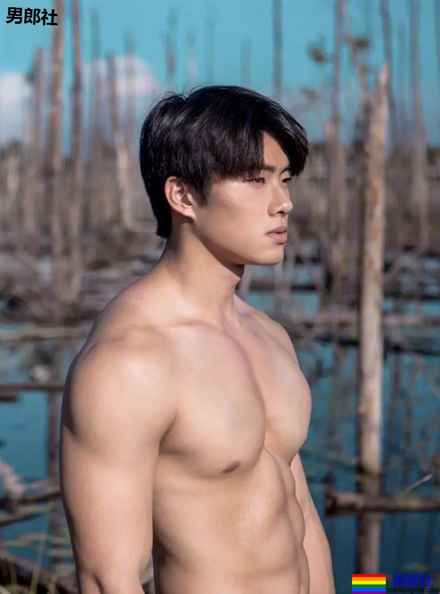 肌肉美男献上一组摄影作品 - 51虹马