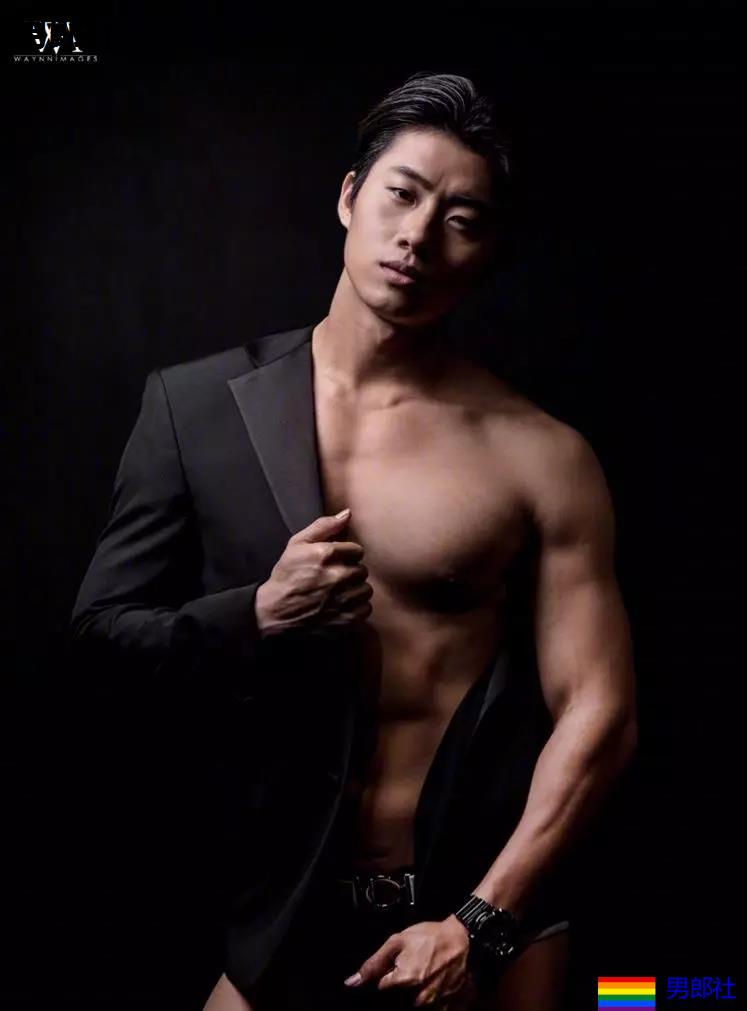 肌肉美男献上一组摄影作品 - 51虹马