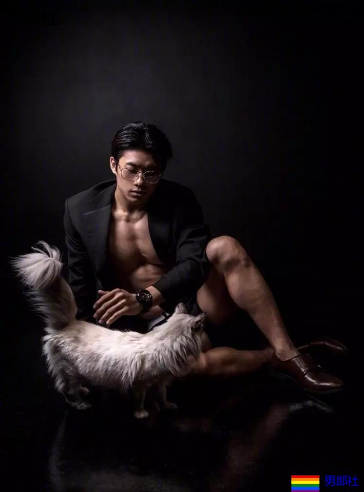 肌肉美男献上一组摄影作品 - 51虹马