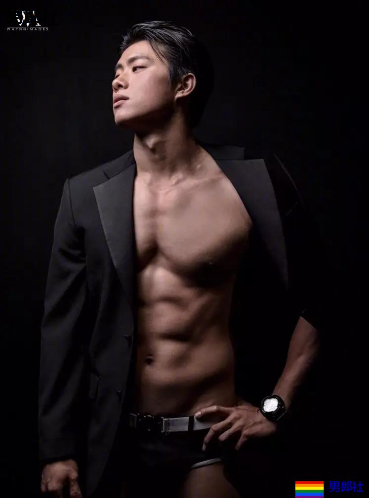 肌肉美男献上一组摄影作品 - 51虹马