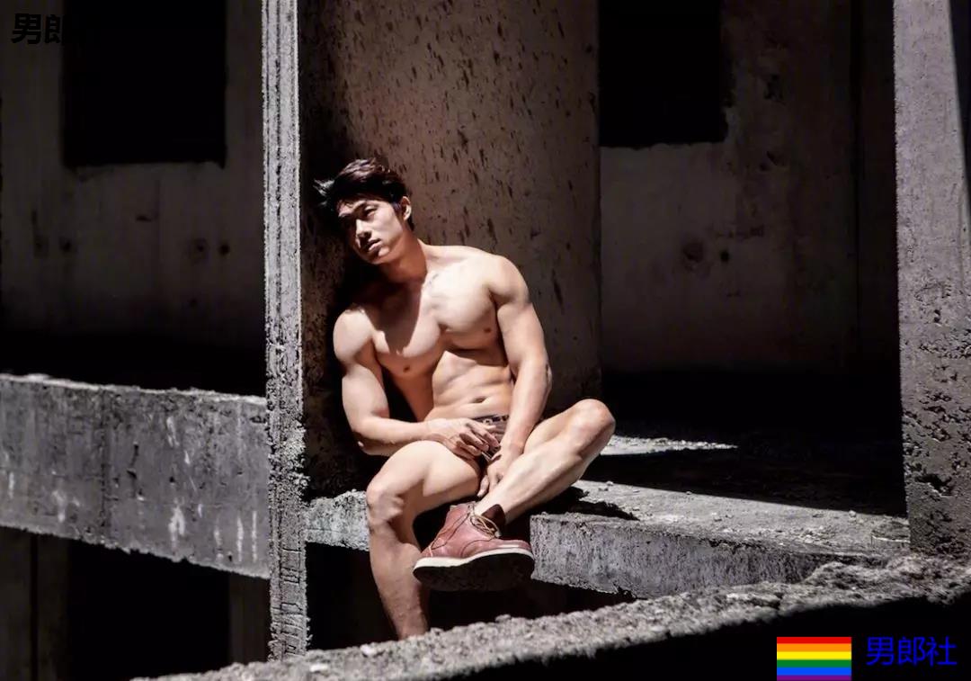 肌肉美男献上一组摄影作品 - 51虹马