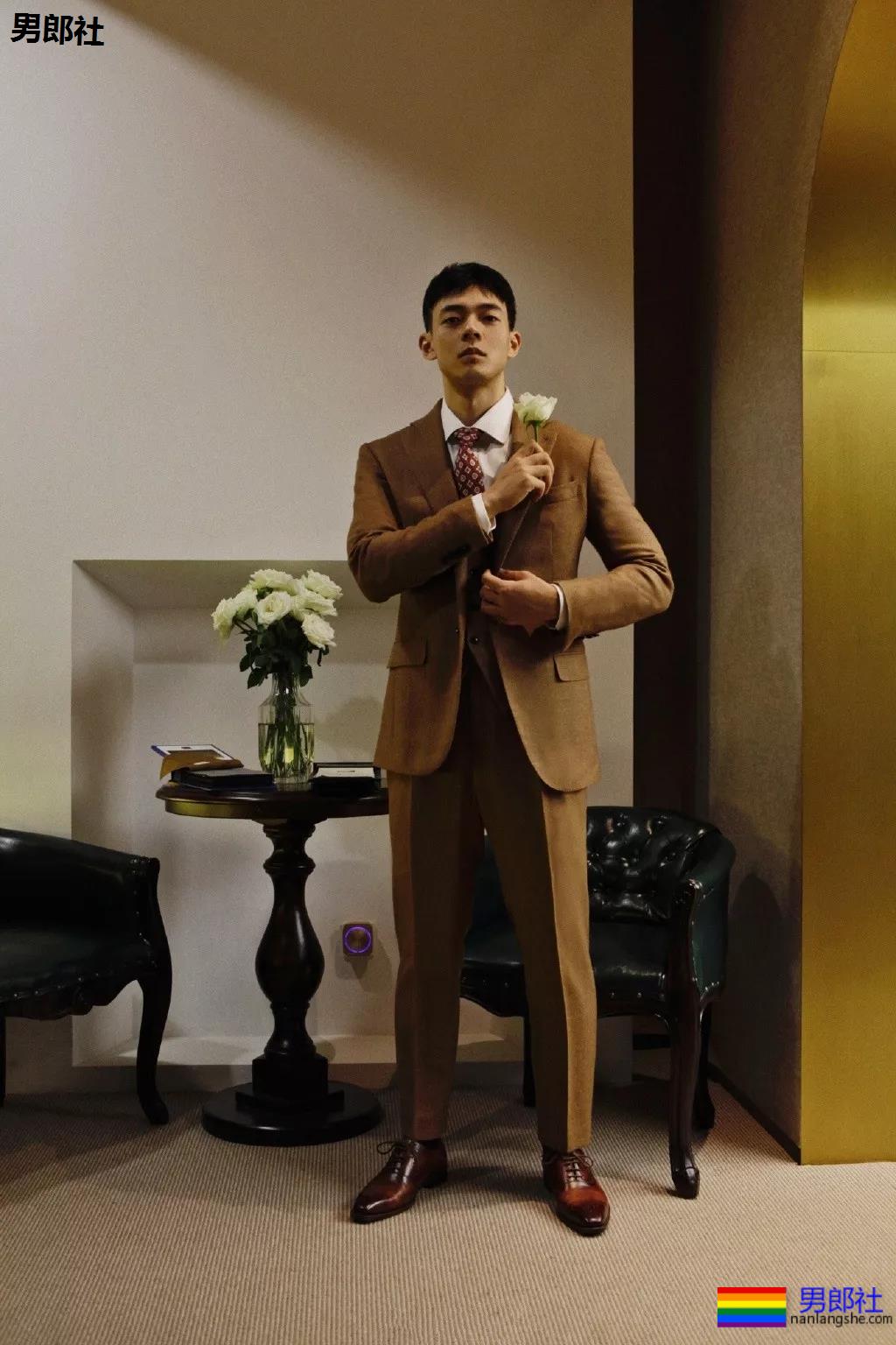 寸头痞帅网红穿内裤玩轮滑遭盯档，奶白腹肌太A了！ - 51虹马