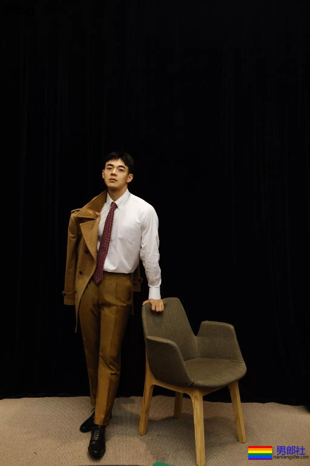 寸头痞帅网红穿内裤玩轮滑遭盯档，奶白腹肌太A了！ - 51虹马