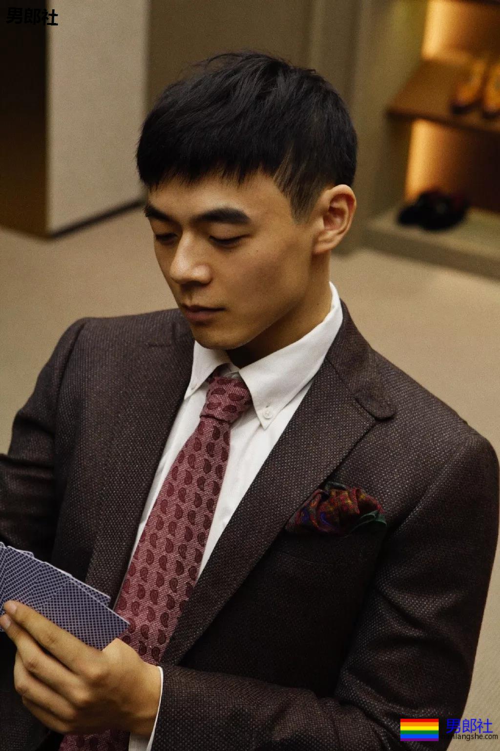 寸头痞帅网红穿内裤玩轮滑遭盯档，奶白腹肌太A了！ - 51虹马