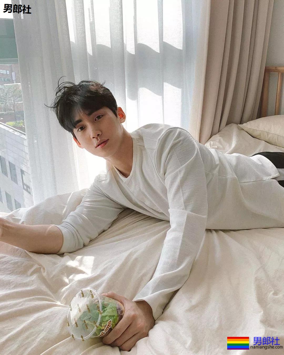 刷爆INS的筋肉大鼻子小狼狗，完美肉身馋哭网友! - 51虹马