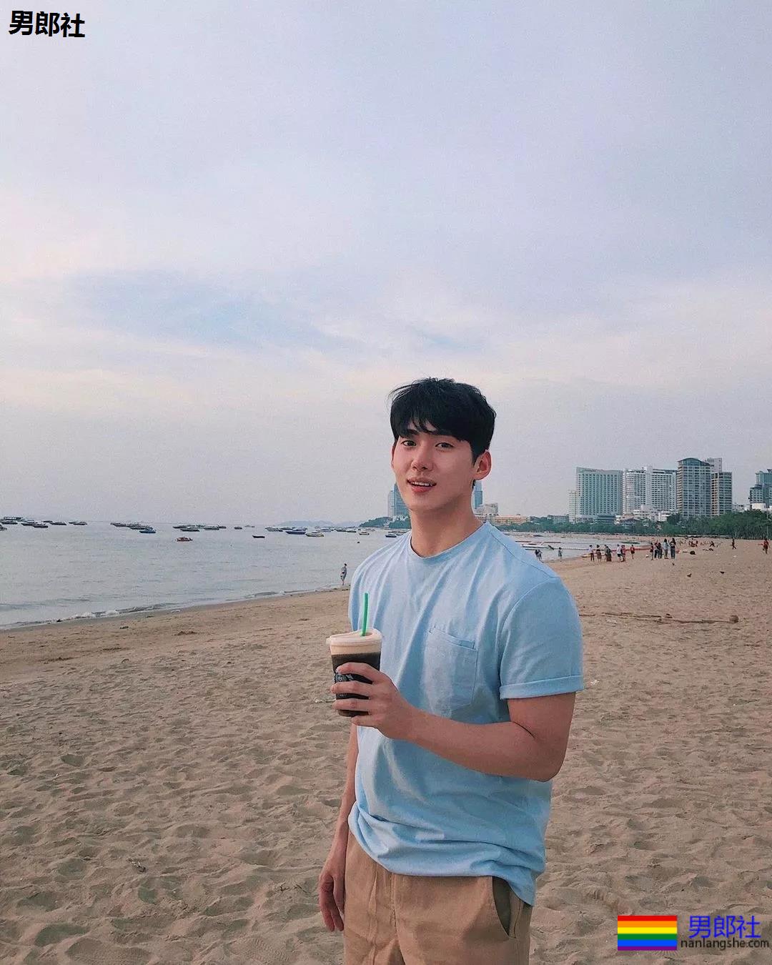 刷爆INS的筋肉大鼻子小狼狗，完美肉身馋哭网友! - 51虹马