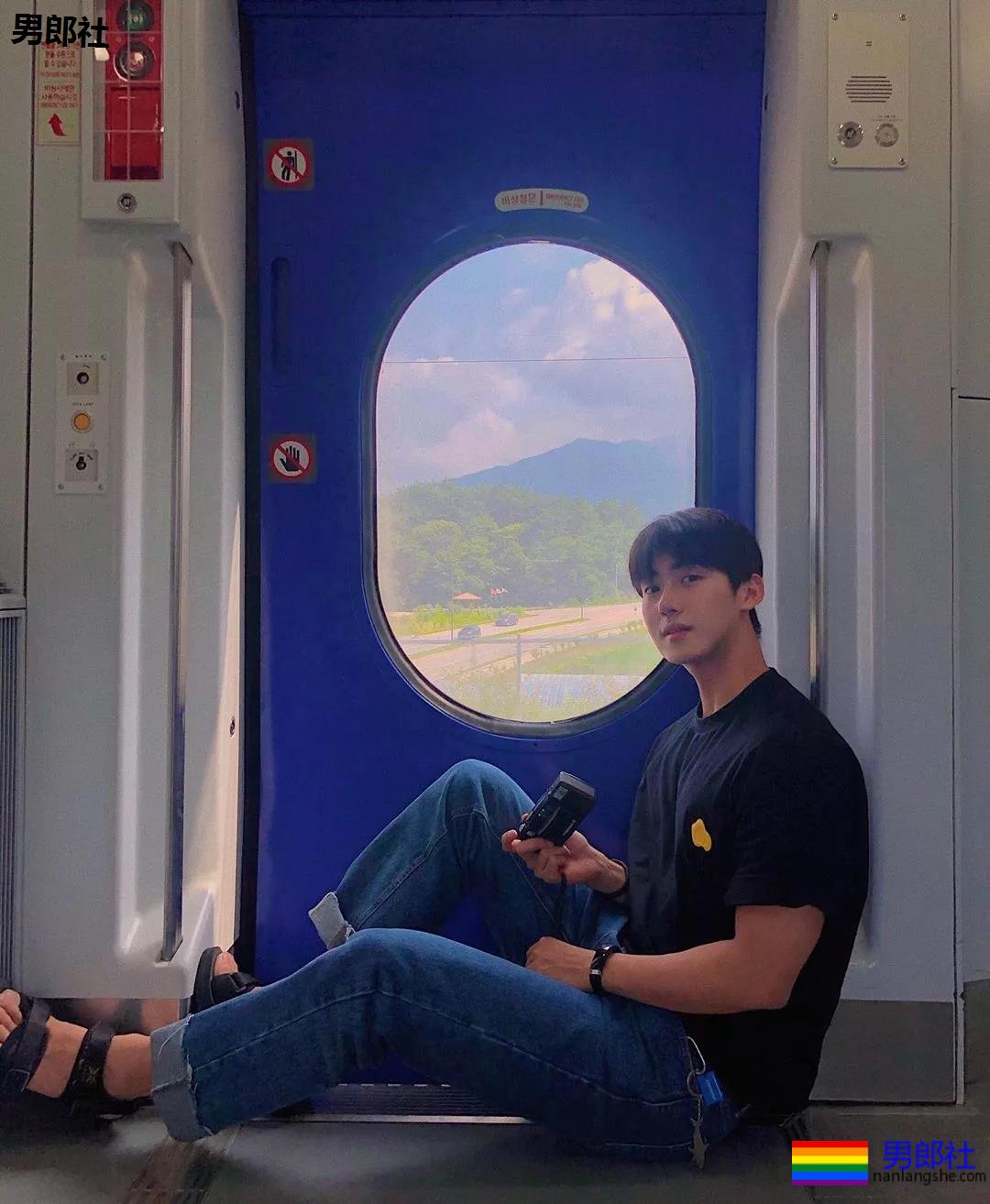 刷爆INS的筋肉大鼻子小狼狗，完美肉身馋哭网友! - 51虹马