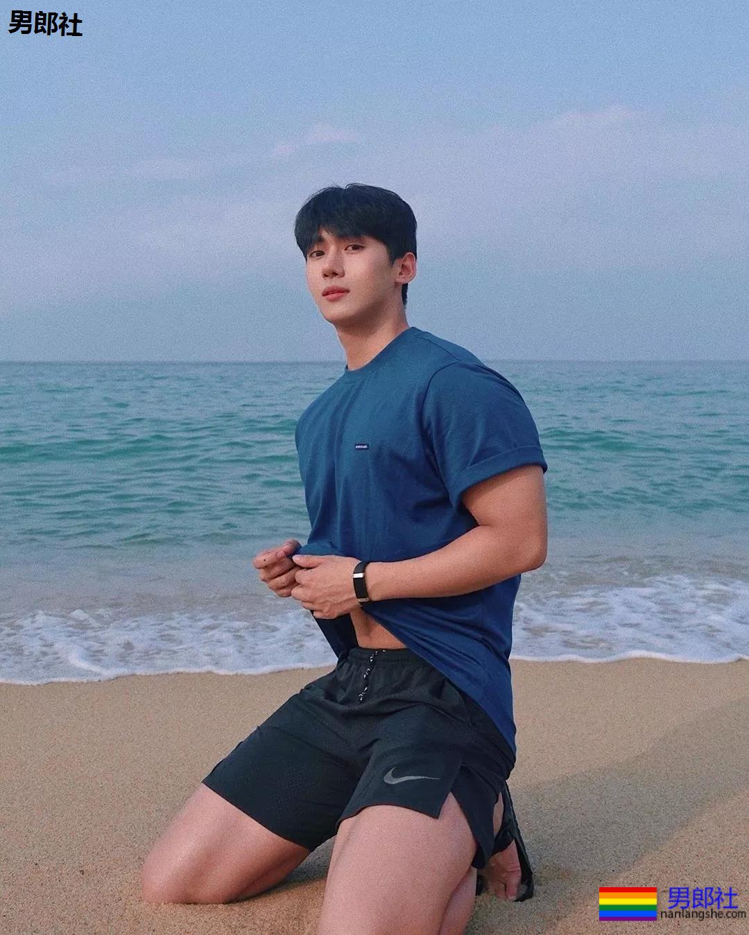 刷爆INS的筋肉大鼻子小狼狗，完美肉身馋哭网友! - 51虹马