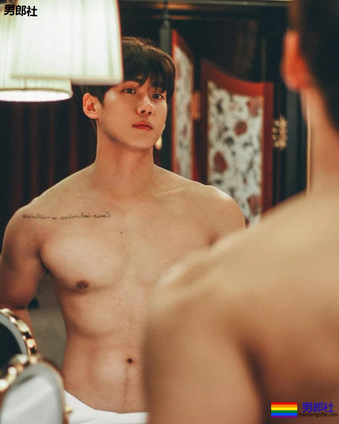 刷爆INS的筋肉大鼻子小狼狗，完美肉身馋哭网友! - 51虹马