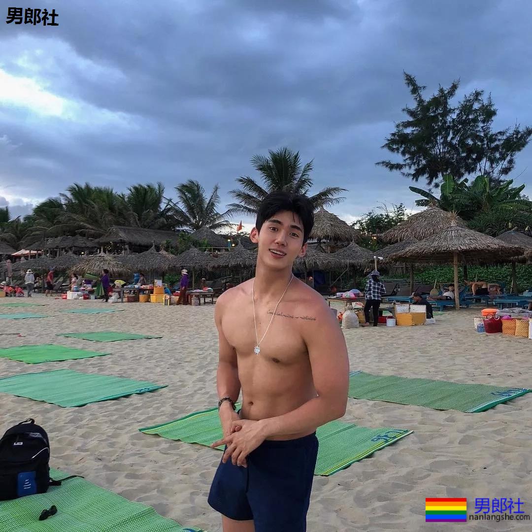 刷爆INS的筋肉大鼻子小狼狗，完美肉身馋哭网友! - 51虹马