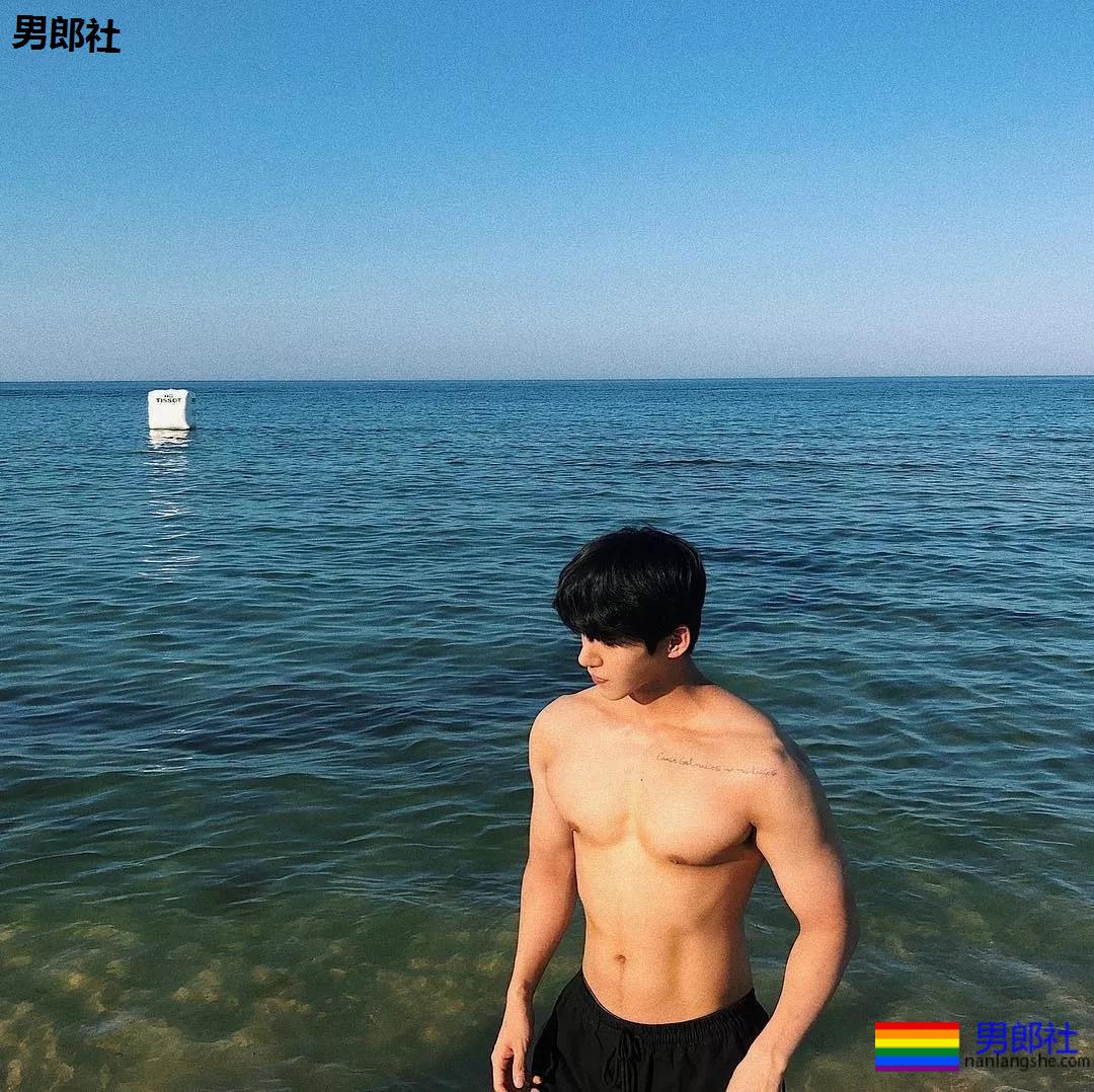 刷爆INS的筋肉大鼻子小狼狗，完美肉身馋哭网友! - 51虹马