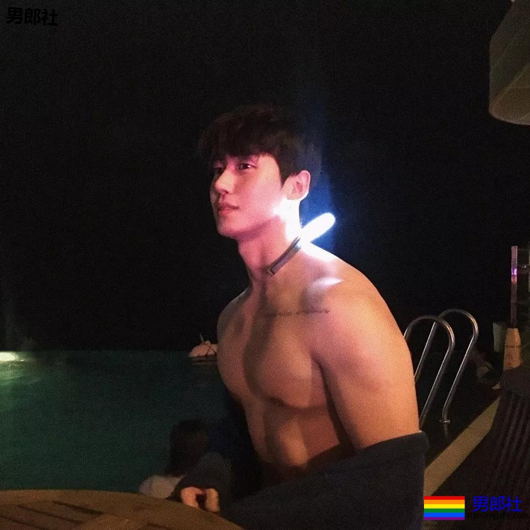 刷爆INS的筋肉大鼻子小狼狗，完美肉身馋哭网友! - 51虹马